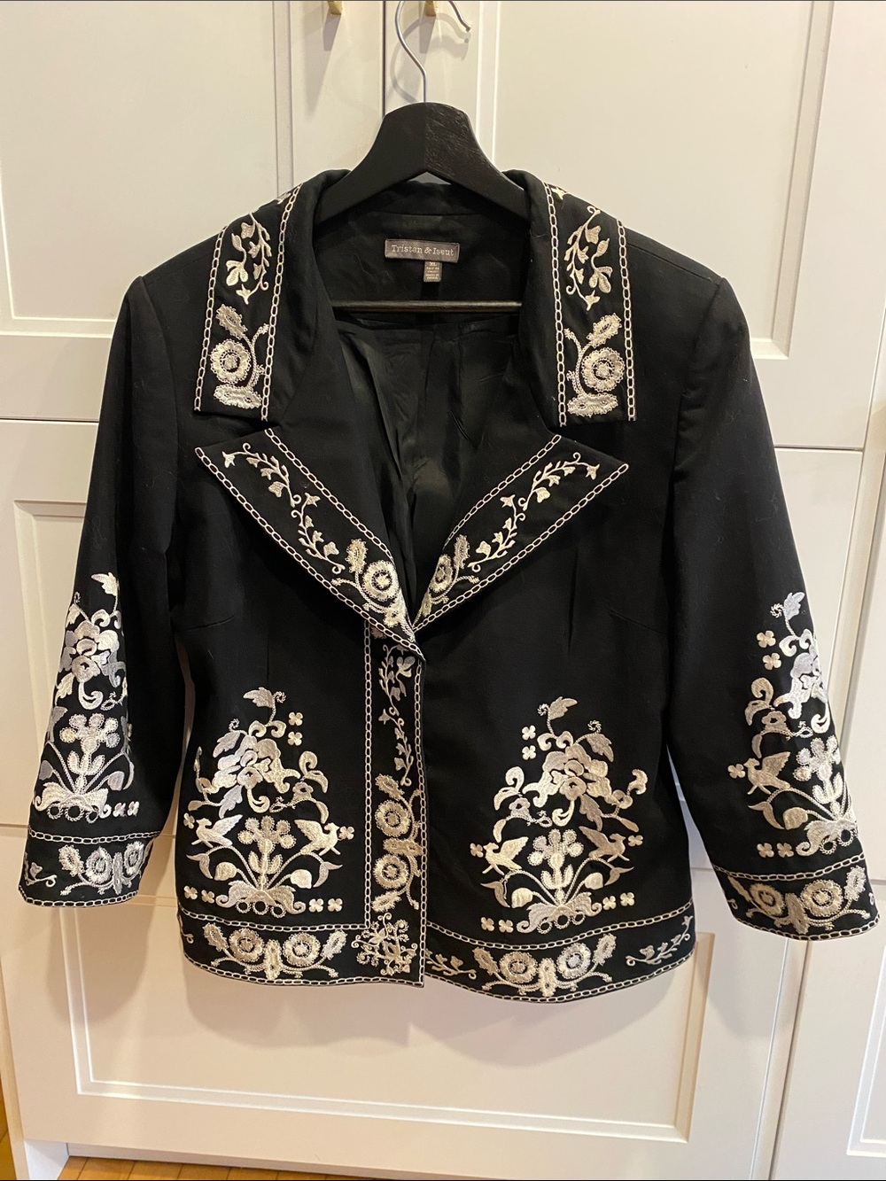 Tristan & Isuet having embroidered Black lined Blazer Size X-Large